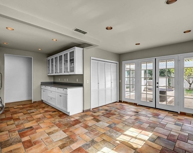 325 13th Street - Photo Thumbnail 17