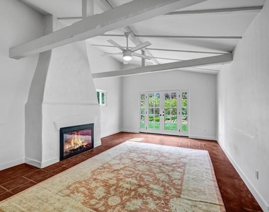 325 13th Street - Photo Thumbnail 9