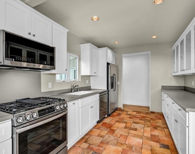 325 13th Street - Photo Thumbnail 13