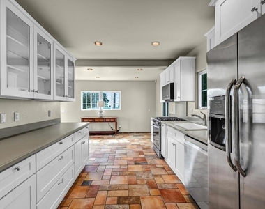 325 13th Street - Photo Thumbnail 11