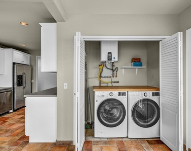 325 13th Street - Photo Thumbnail 15