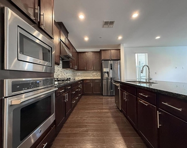 4028 Freestone Place - Photo Thumbnail 6