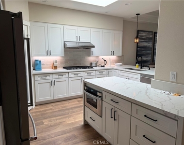 2600 Newport Blv - Photo Thumbnail 2