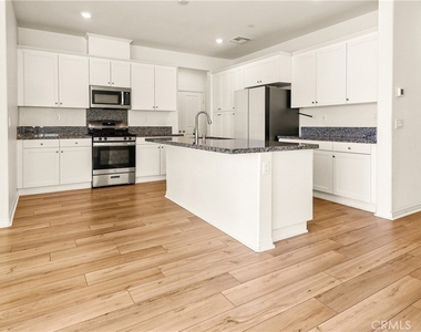 29752 Wolf Glen Court - Photo Thumbnail 9