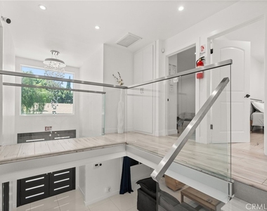 4630 Cedros Avenue - Photo Thumbnail 20