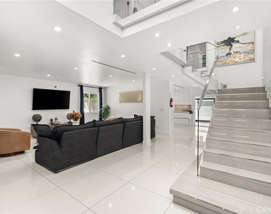 4630 Cedros Avenue - Photo Thumbnail 3