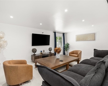 4630 Cedros Avenue - Photo Thumbnail 7