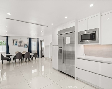 4630 Cedros Avenue - Photo Thumbnail 13