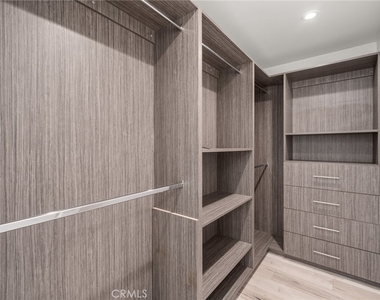 4630 Cedros Avenue - Photo Thumbnail 24