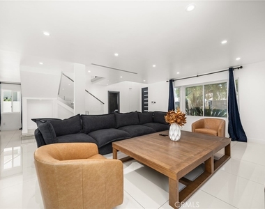 4630 Cedros Avenue - Photo Thumbnail 5