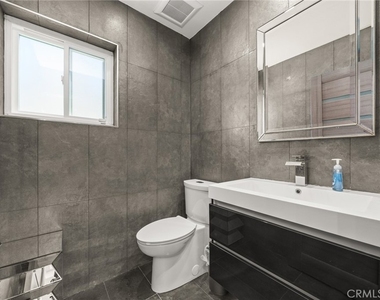 4630 Cedros Avenue - Photo Thumbnail 8