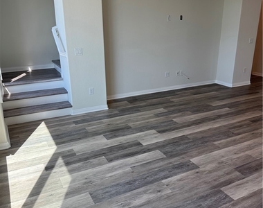 10742 Paramount - Photo Thumbnail 9