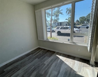 10742 Paramount - Photo Thumbnail 6