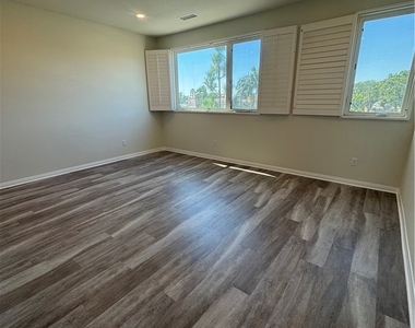 10742 Paramount - Photo Thumbnail 21