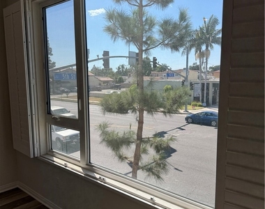 10742 Paramount - Photo Thumbnail 18