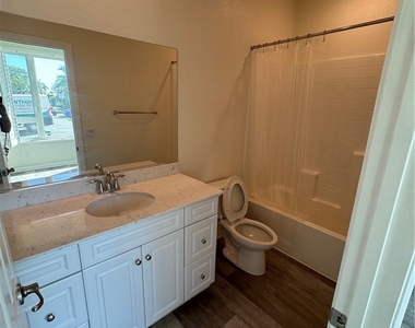 10742 Paramount - Photo Thumbnail 7