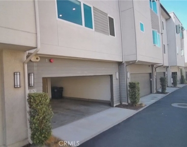 10742 Paramount - Photo Thumbnail 31