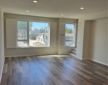 10742 Paramount - Photo Thumbnail 10