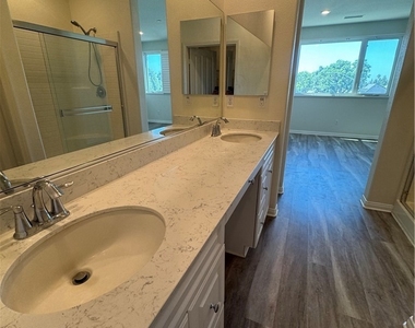 10742 Paramount - Photo Thumbnail 28