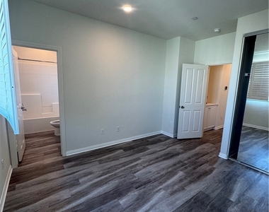 10742 Paramount - Photo Thumbnail 24