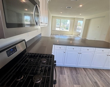 10742 Paramount - Photo Thumbnail 15