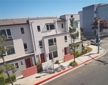 10742 Paramount - Photo Thumbnail 2