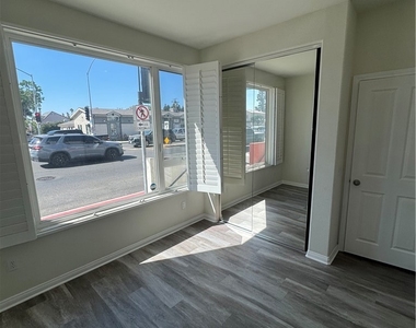 10742 Paramount - Photo Thumbnail 5