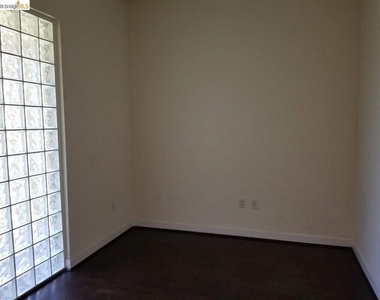 585 9th St - Photo Thumbnail 19