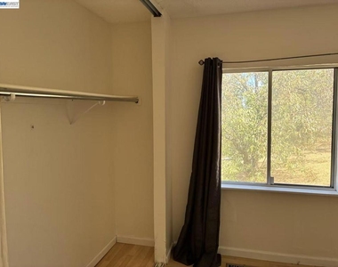 2941 Sunset Ln - Photo Thumbnail 11