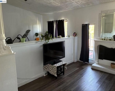 2941 Sunset Ln - Photo Thumbnail 4