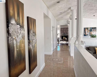2941 Sunset Ln - Photo Thumbnail 3