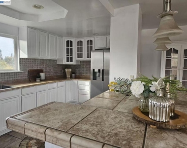 2941 Sunset Ln - Photo Thumbnail 8