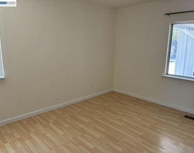 2941 Sunset Ln - Photo Thumbnail 10