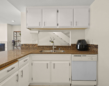 1185 Mohave Drive - Photo Thumbnail 13