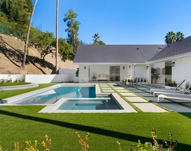 4405 Estrondo Drive - Photo Thumbnail 17