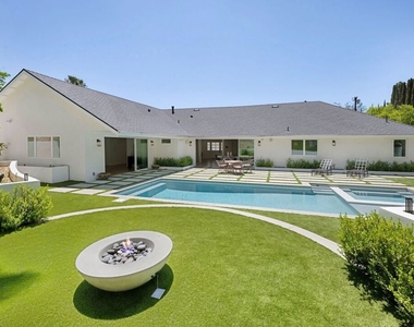 4405 Estrondo Drive - Photo Thumbnail 14