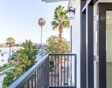 843 Wilcox Avenue - Photo Thumbnail 13