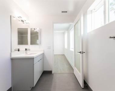 843 Wilcox Avenue - Photo Thumbnail 11