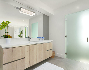 8210 Fountain Avenue - Photo Thumbnail 14