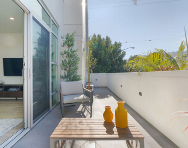 8210 Fountain Avenue - Photo Thumbnail 7