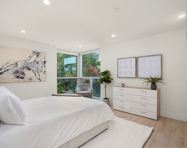 8210 Fountain Avenue - Photo Thumbnail 18