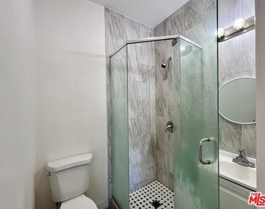 156 W 32nd Street - Photo Thumbnail 4