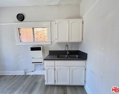 156 W 32nd Street - Photo Thumbnail 2