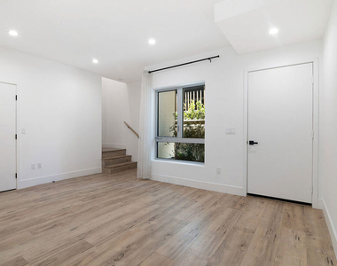 1236 N Fairfax Avenue - Photo Thumbnail 6