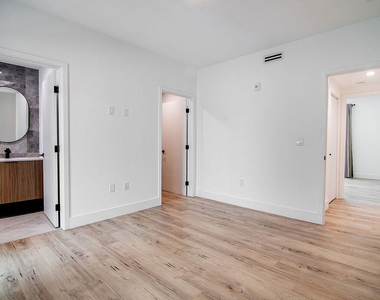 1236 N Fairfax Avenue - Photo Thumbnail 20