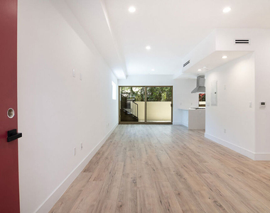 1236 N Fairfax Avenue - Photo Thumbnail 3