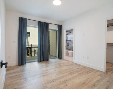 1236 N Fairfax Avenue - Photo Thumbnail 18