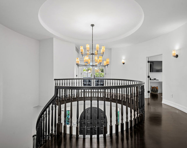 9928 Toluca Lake Avenue - Photo Thumbnail 14
