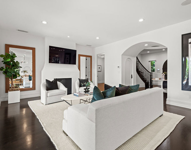 9928 Toluca Lake Avenue - Photo Thumbnail 10