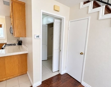 11735 Valley View Avenue - Photo Thumbnail 5